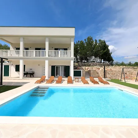 Vallis With Pool Kruševo