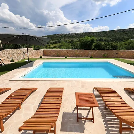 Vallis With Pool Kruševo