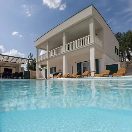 Vallis With Pool * Kruševo