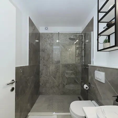 Vallis With Pool Villa Kruševo