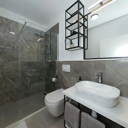 Vallis With Pool Villa *