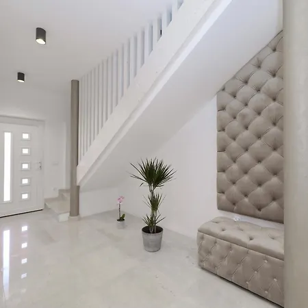 Vallis With Pool Villa