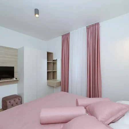 Vallis With Pool Villa *