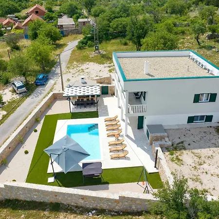Vallis With Pool * Kruševo