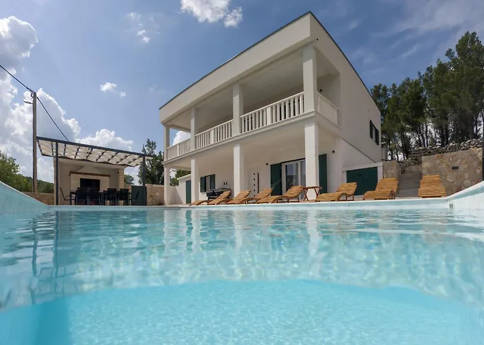 Vallis With Pool * Kruševo