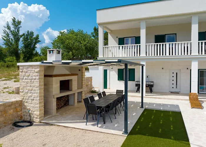 Vallis With Pool Villa