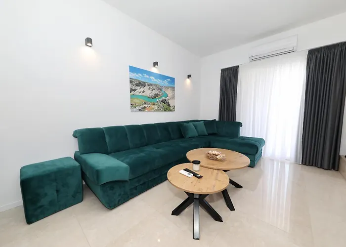 Villa Vallis With Pool