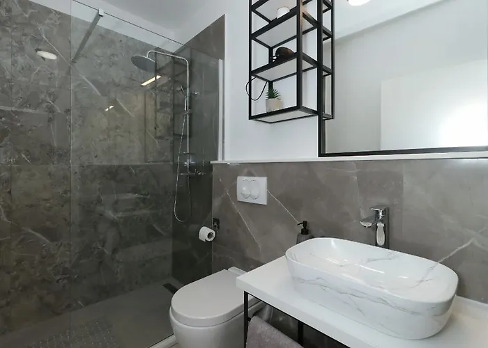 Vallis With Pool Villa *