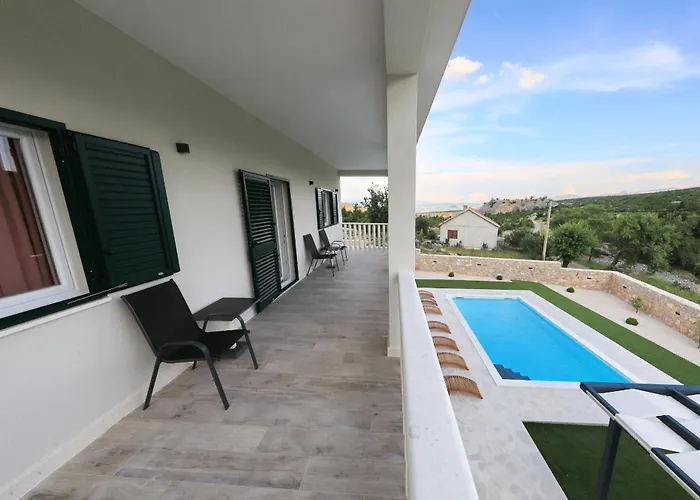 Vallis With Pool *