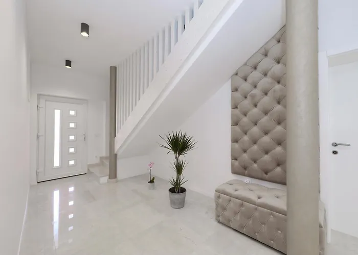 Vallis With Pool Villa