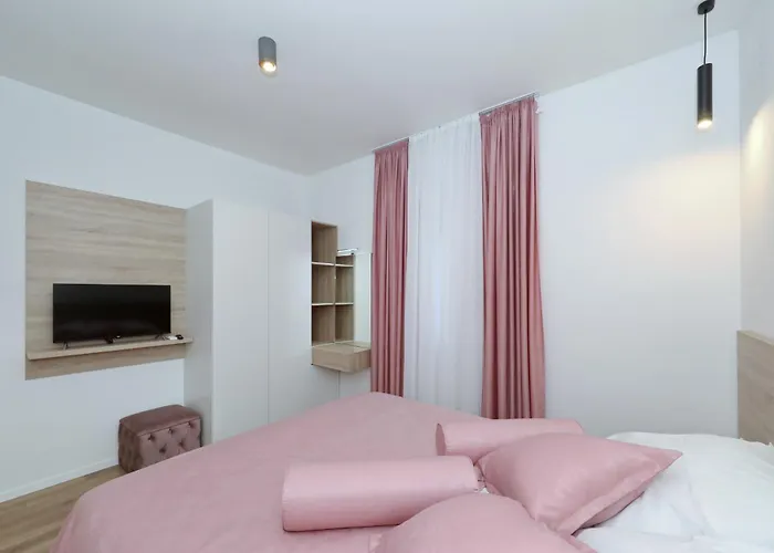 Vallis With Pool Villa *