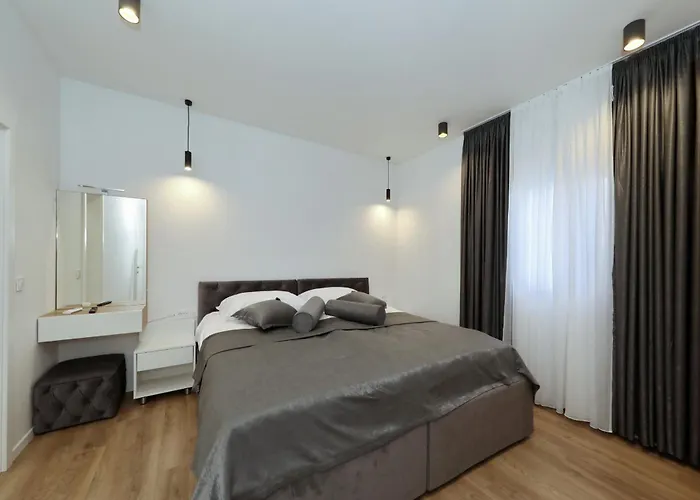 Vallis With Pool Villa *