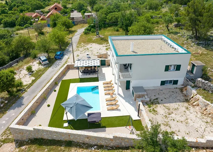 Vallis With Pool * Kruševo