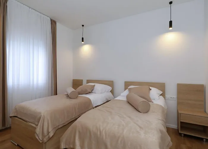 Vallis With Pool Villa *