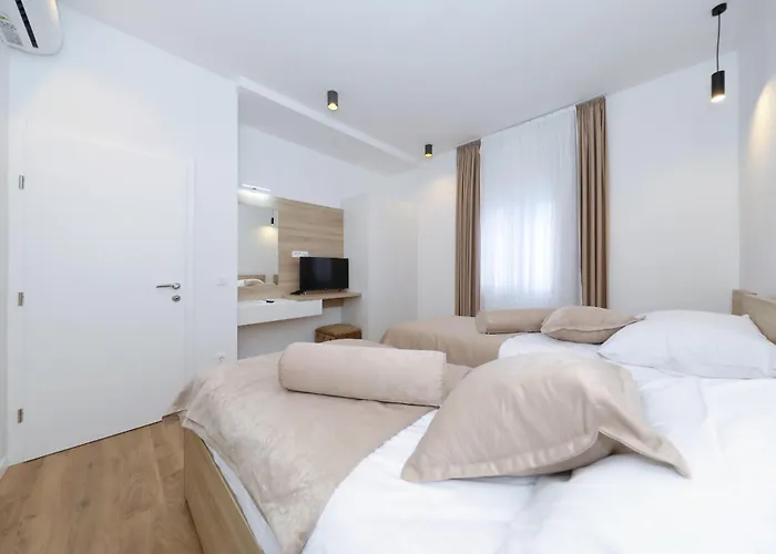 Vallis With Pool Villa Kruševo